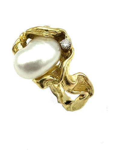 Bague 57 GILBERT ALBERT. Bague or jaune 18K, perle et diamant 58 Facettes