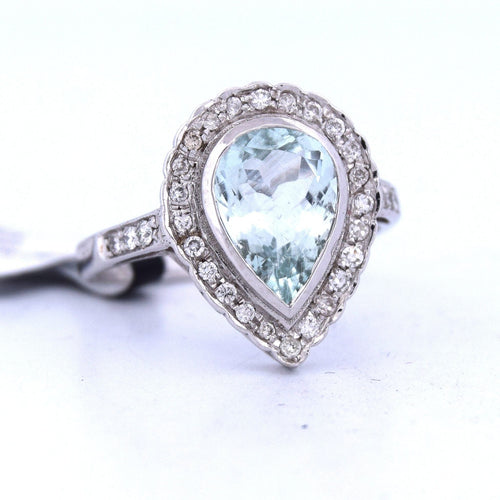 Bague 54 Bague en or blanc avec aigue-marine et diamant 58 Facettes