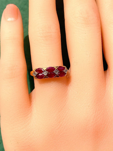 Bague 50 Bague en or jaune 18 carats, 6 rubis et 4 diamants 58 Facettes AB551