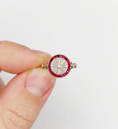 Bague 50 Bague cible Art déco en or 18k, diamant taille rose et rubis calibrés 58 Facettes A06428