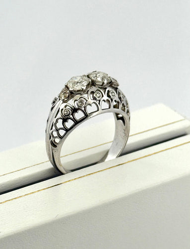 Beyaz altın ve pırlantalı eski oyma yüzük 