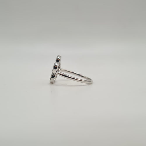 Bague 52 Bague fleur or blanc sertie de diamants 58 Facettes