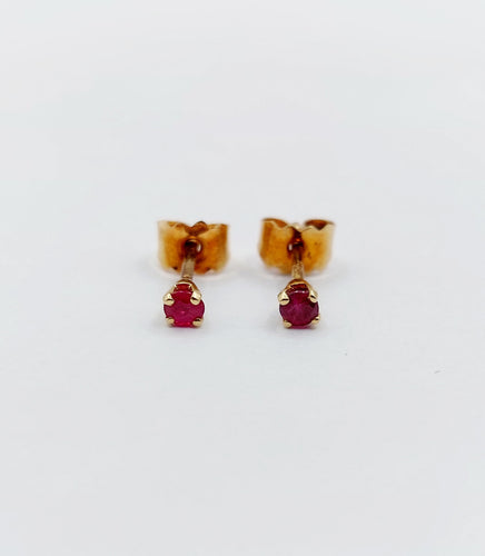 Boucles d'oreilles Puces d'oreilles vintage or jaune et rubis 58 Facettes B01014