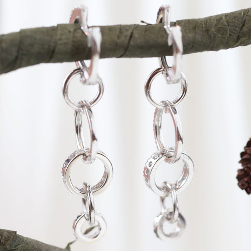 Boucles d'oreilles Boucles d'oreilles en or blanc avec diamants taille brillant 58 Facettes 159/24Z