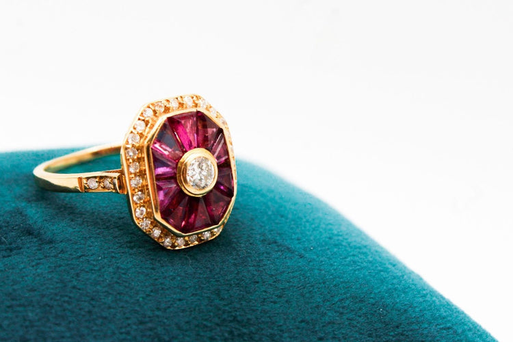 Bague 54 Bague or jaune, rubis et diamants 58 Facettes 240344