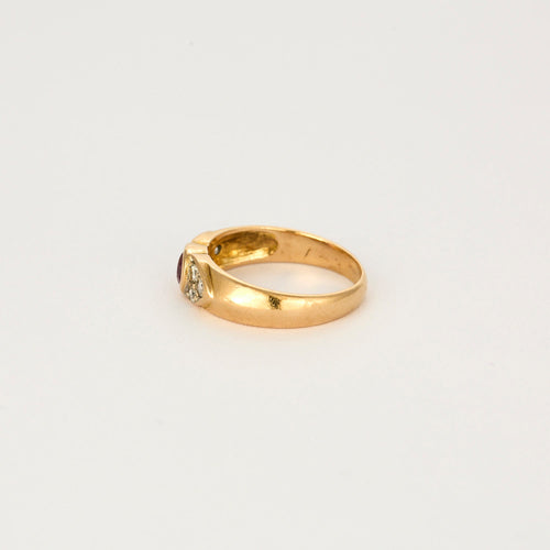 Anel de ouro amarelo com safira rosa e diamantes