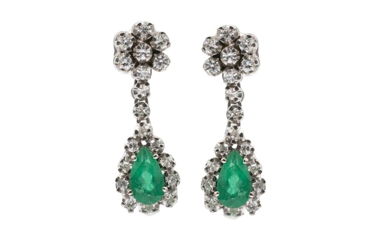 Boucles d'oreilles Boucles d’oreilles pendantes en or blanc 14k, émeraudes et diamants 58 Facettes 11569