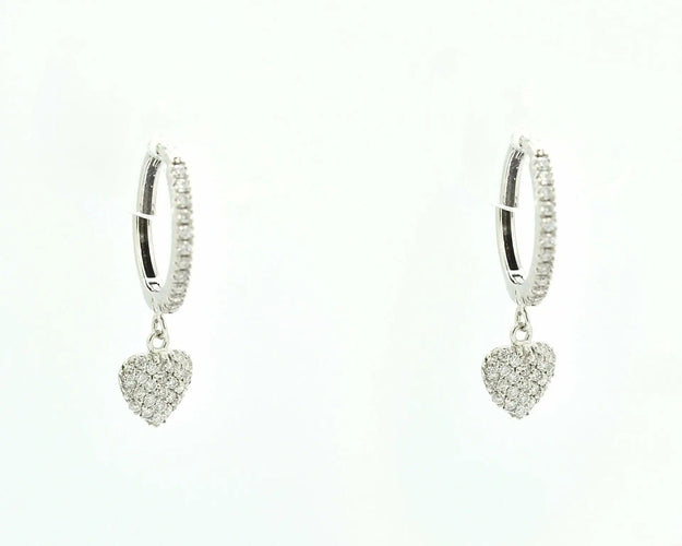 Boucles d'oreilles Boucles d'oreilles en or blanc en forme de cœur serties de diamants de 0,14 ct 58 Facettes 10688