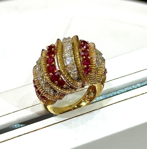 Bague 53 Bague ancienne en or jaune rubis et diamants 58 Facettes