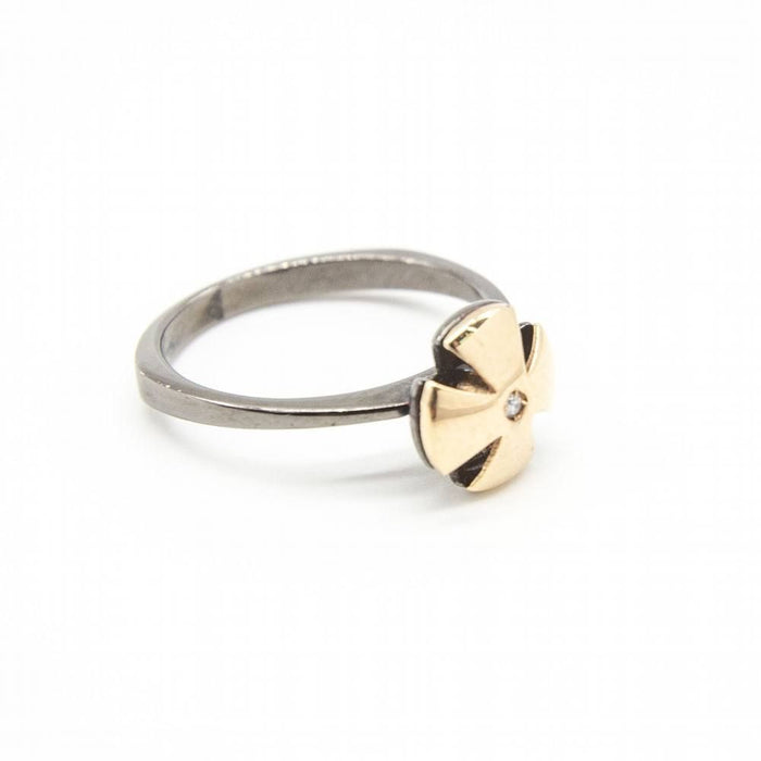 Ring aus Gelbgold, Silber und Diamant