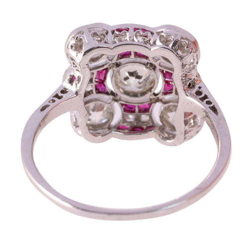 Bague 54 Bague Art déco diamant et rubis des années 1920 : un héritage romantique en platine 58 Facettes 24289-0203