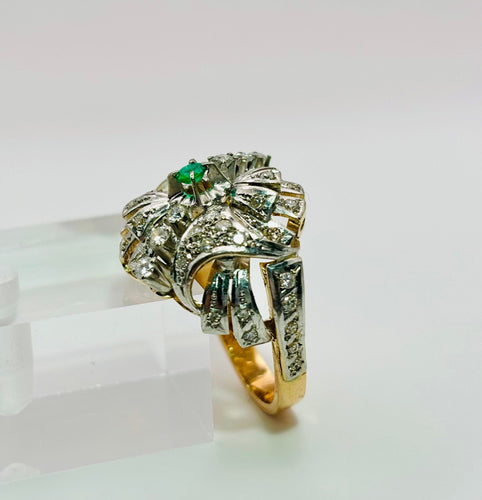 Bague Bague en or avec diamants et une émeraude 58 Facettes 50288