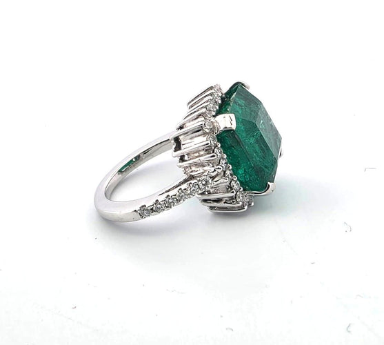 Bague 48 Bague en or blanc avec émeraude et diamants 58 Facettes