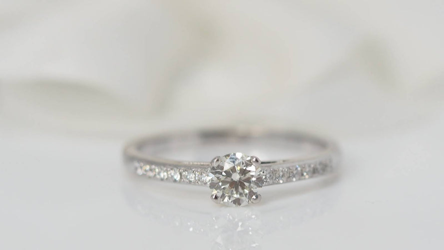 Bague 53 Bague Solitaire or blanc et diamant 0.41ct 58 Facettes 30920