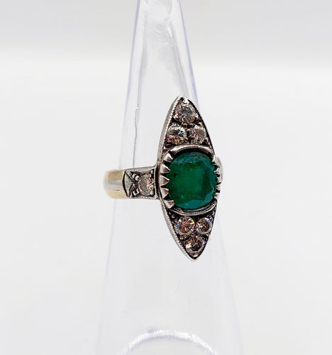 Bague 44 Bague marquise antique or jaune et platine, émeraude et diamants (circa 1920) 58 Facettes A06384