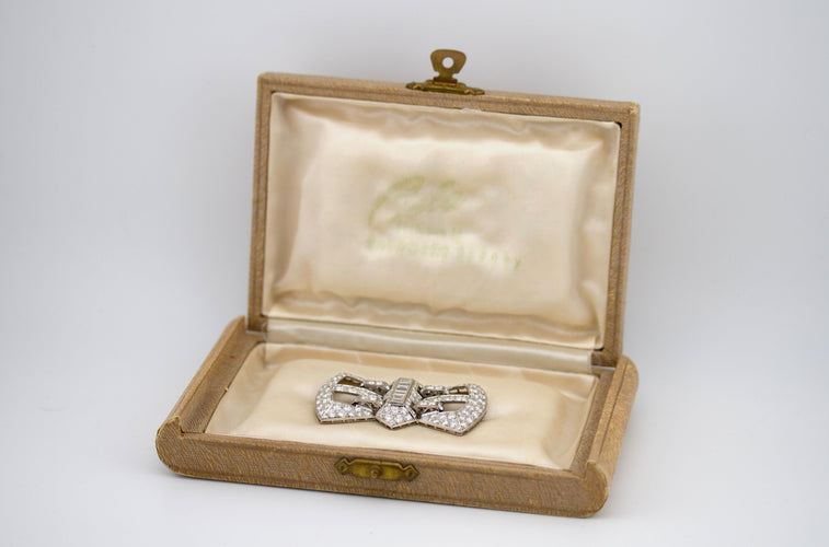 Broche Broche Art Déco en Platine et Diamants 58 Facettes
