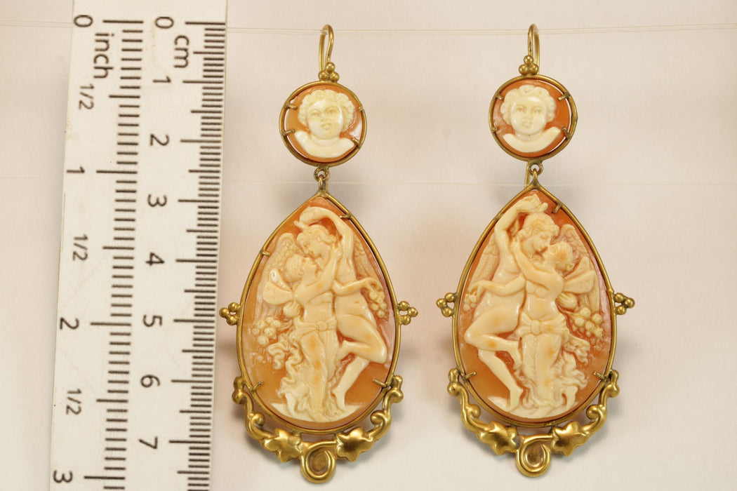 Boucles d'oreilles Antique cameos gold earrings 58 Facettes 7654