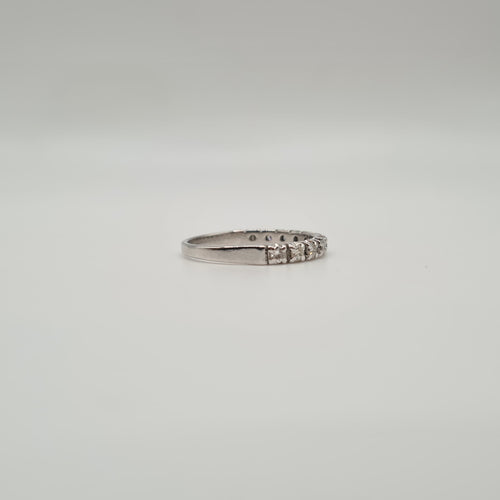 Bague 56 Demi-alliance or blanc diamants 58 Facettes