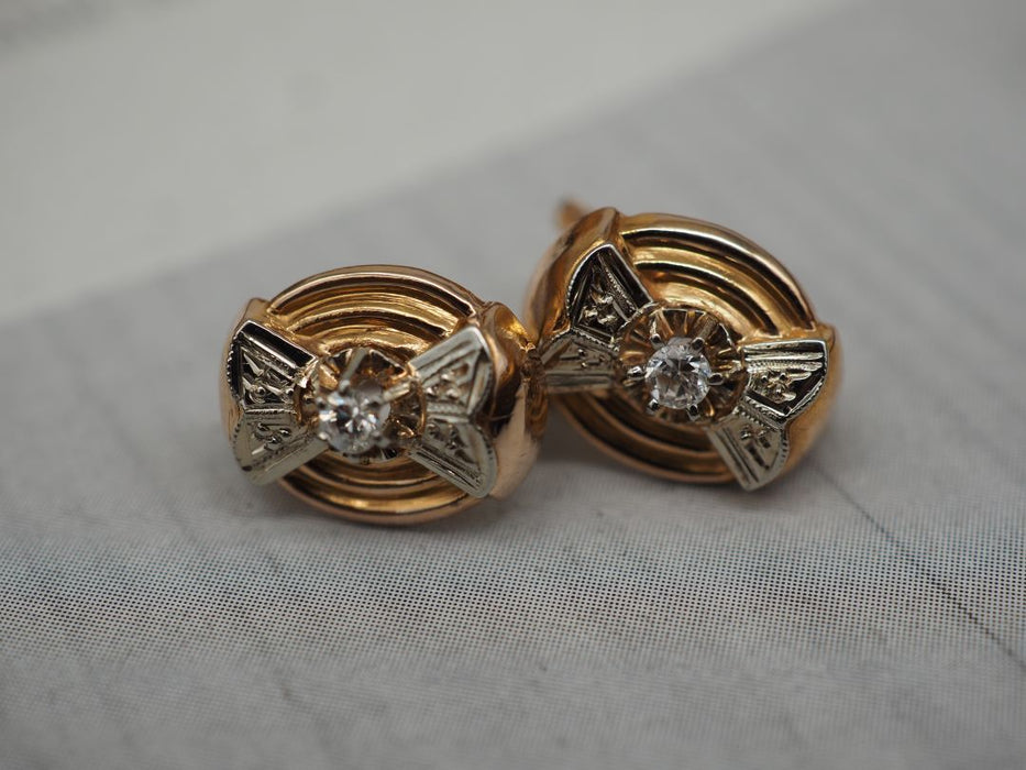 Yellow gold and gray diamond earring