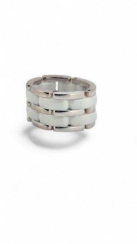 Bague 52 Bague Chanel Ultra or blanc et céramique 58 Facettes