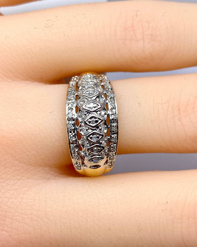 Anel jonc em ouro amarelo e diamantes 