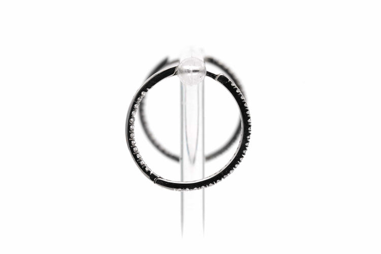 Boucles d'oreilles Créoles contemporaines en or blanc 18 carats serties de diamants taille brillant 0,64 ct 58 Facettes 23087