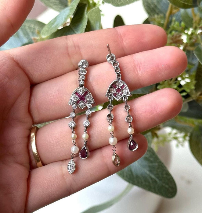 Boucles d'oreilles Boucles d'oreilles style Art Déco platine diamants perles et rubis 58 Facettes