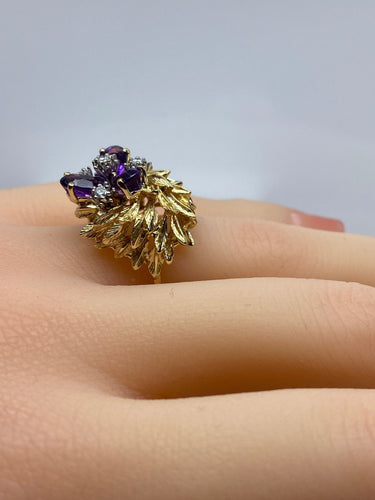 Boucles d'oreilles 50 Bague et boucles d’oreilles en or 18 carats, améthystes et diamants 58 Facettes AB506