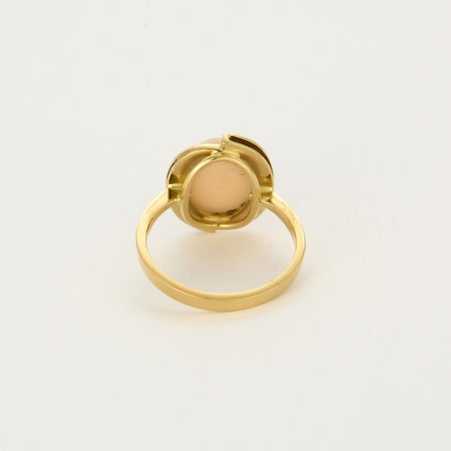 Bague 53.5 Bague en or jaune et corail rose 58 Facettes SOI33272