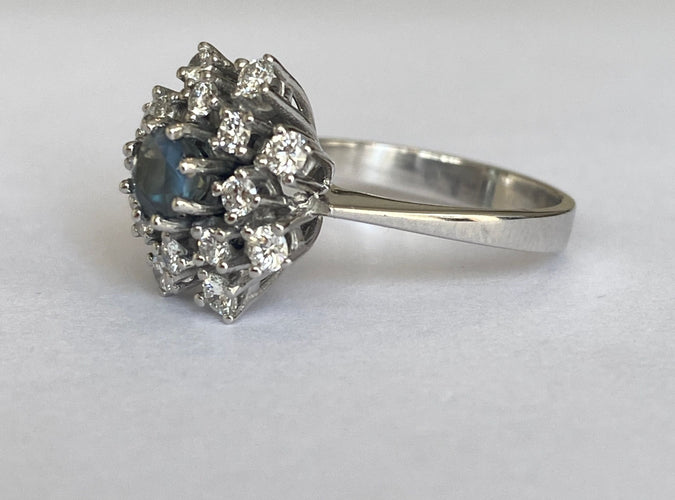 Bague 52.5 Bague en or blanc avec alexandrite naturelle certifiée ALGT de 0,60 ct et diamants 58 Facettes