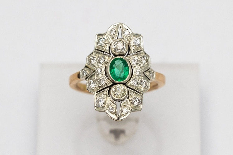 Bague 54 Bague ancienne en or jaune avec diamants et émeraude, début du XXe siècle. 58 Facettes 9897