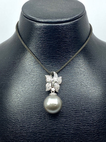 Pendentif Pendentif en or blanc, perle de Tahiti et diamants 58 Facettes AB606
