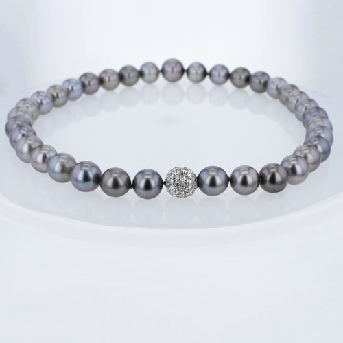 Collier Un collier Tahiti en chute avec un fermoir brillants. 58 Facettes 001.41425