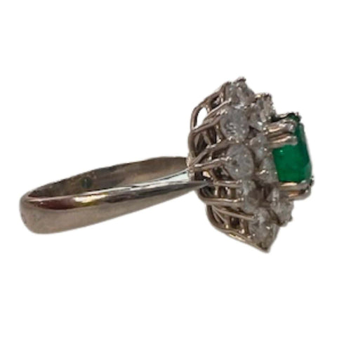 Bague 50 Bague design rétro en or blanc avec diamants et émeraudes 58 Facettes Q264B