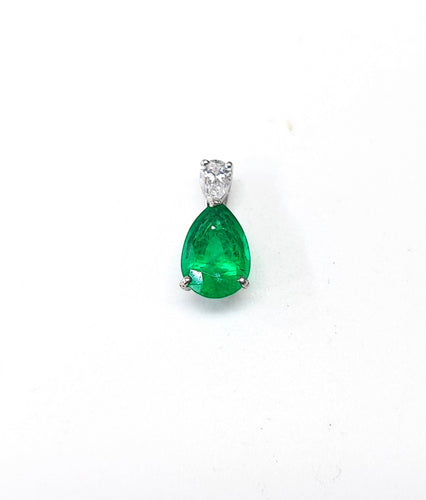 Collier Collier pendentif or blanc, émeraude et diamant 58 Facettes Pend.Emer.FA.51