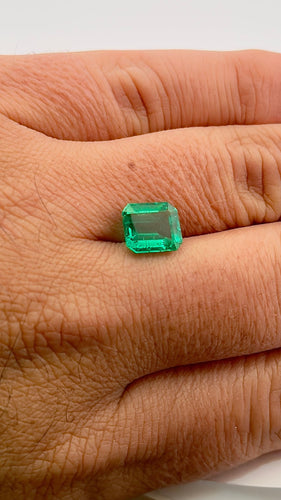 Gemstone Émeraude de Colombie certifiée de 2,92 carats 58 Facettes
