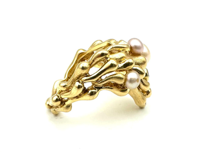 Bague 55 GILBERT ALBERT. Bague en or jaune, perles et diamants 58 Facettes