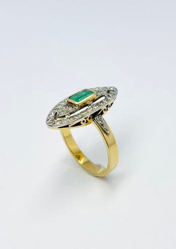 Bague 58 Bague Art Déco en or avec accents de platine, sertie d'une émeraude naturelle et de 28 diamants. 58 Facettes E14