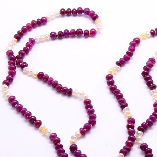 Collier Collier perles de rubis et perles blanches « Amarante » 58 Facettes 184