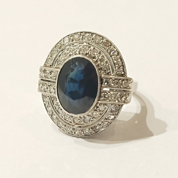 Ring Art Deco sapphire and diamonds platinum