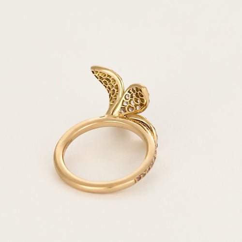 Blomster-ring i gult guld og lyserøde sten 