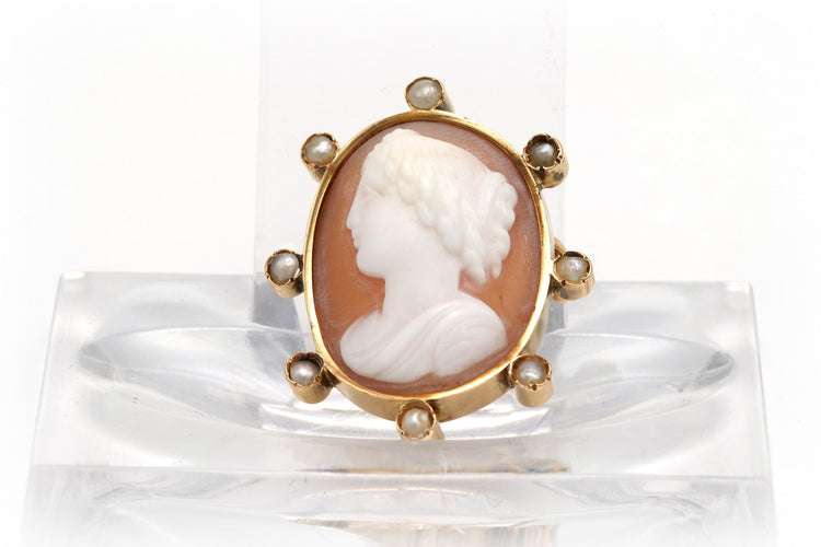 Broche Broche Art Déco en or jaune sertie d'un camée coquillage et de perles 58 Facettes 20752