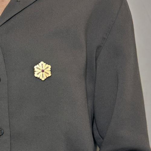 Broche Broche en or jaune à motif étoilé diamants et rubis de synthèse 58 Facettes CHAL0551