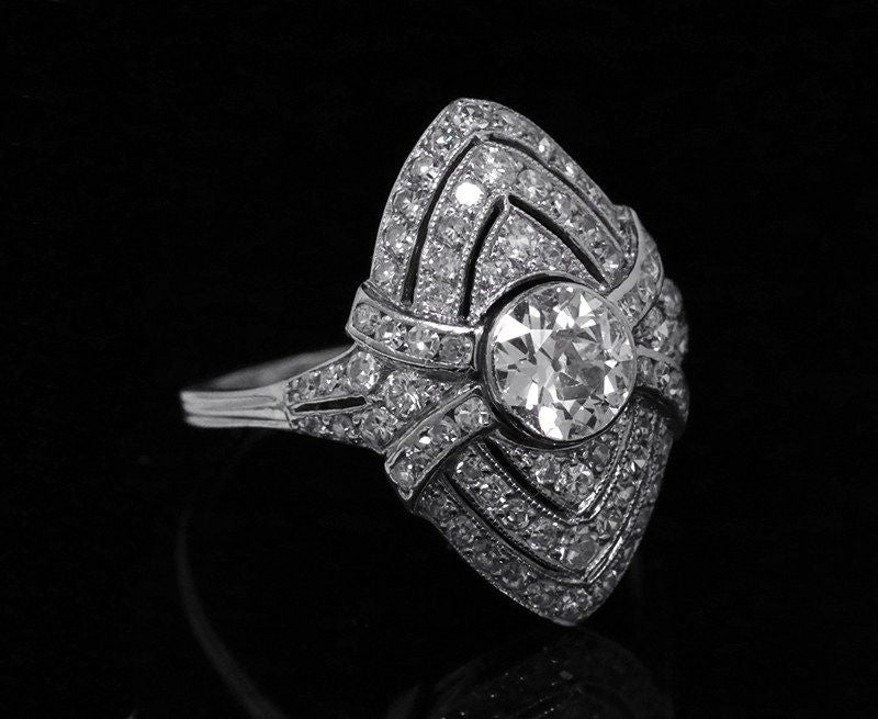 Shuttle-Ring aus Platin und Diamant Art Deco