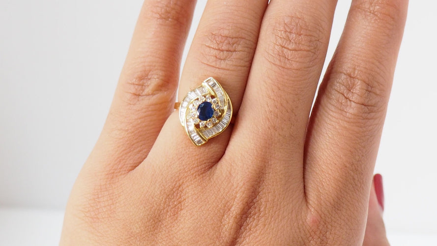 Bague 51 Bague entourage en or jaune, saphir et diamants baguettes 58 Facettes 29935