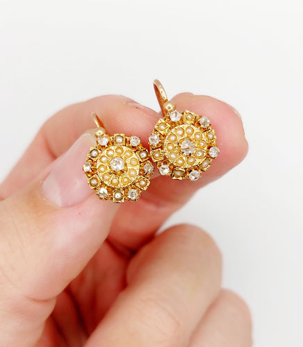 Boucles d'oreilles Dormeuses marguerite antique or rose 18k diamants et perles (circa 1900) 58 Facettes A06102