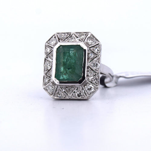 Bague 56 Bague Art Déco en or jaune, émeraudes et diamants 58 Facettes