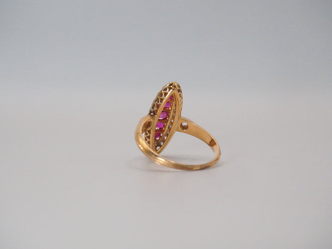 Bague 52 Bague Marquise or jaune, diamants, rubis 58 Facettes 4574