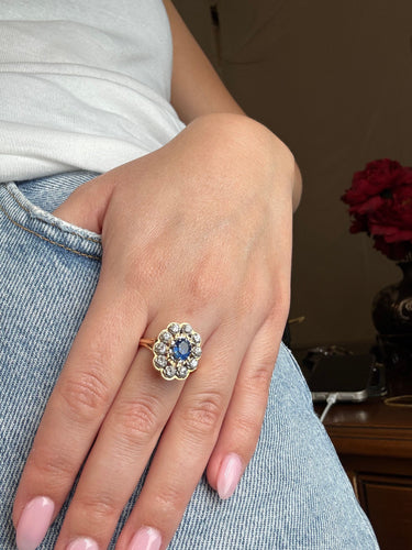 Bague 56 Bague or, saphir et diamants 58 Facettes 1031