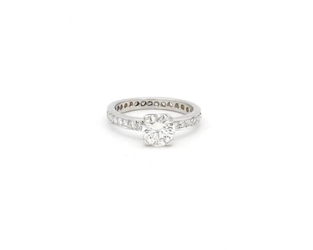 Bague solitaire de 1,21 ct avec diamant central et diamants sur l'anneau